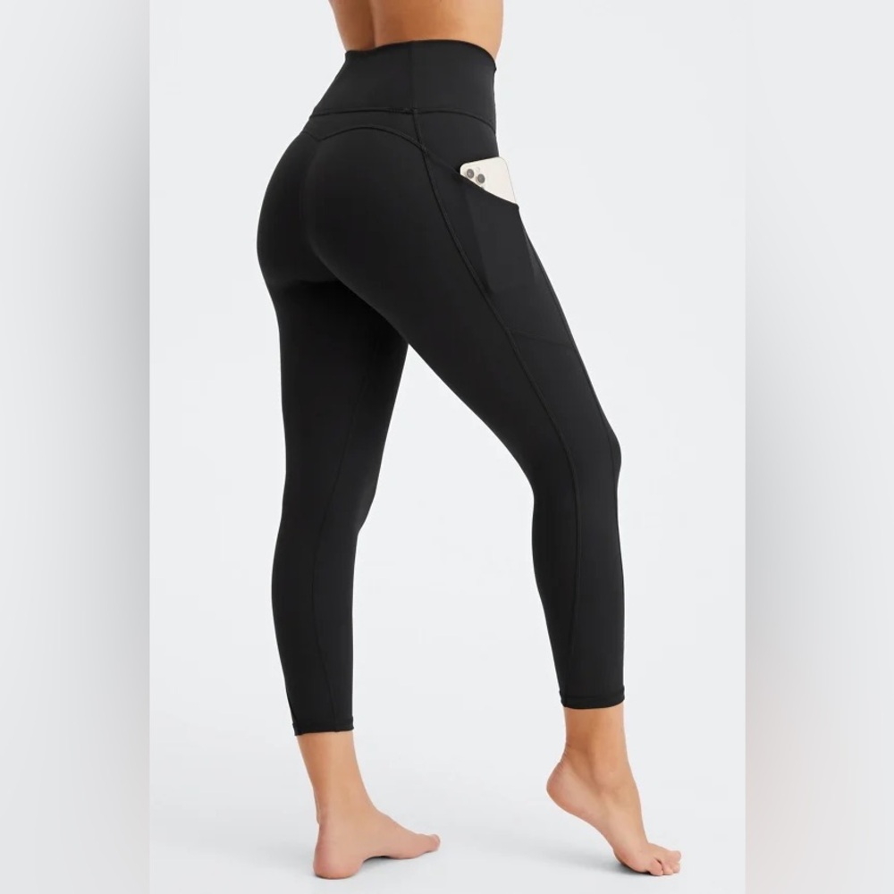 Fabletics | PureLuxe High Waisted Pocket Capri Leggings Medium - Picture 2 of 9